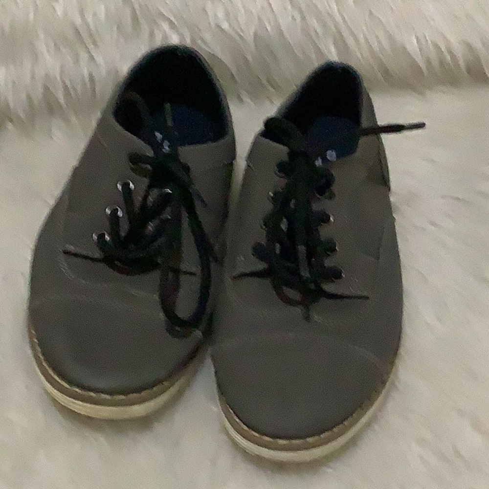 Boys lace up dress gray shoes size 1